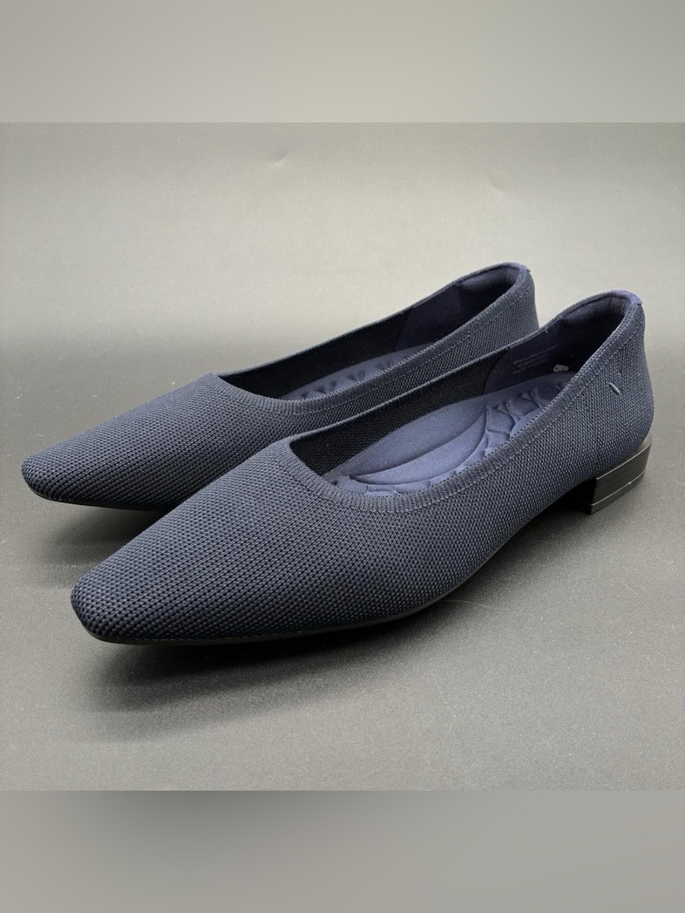 Vivaia Pointed Toe Flats US 9